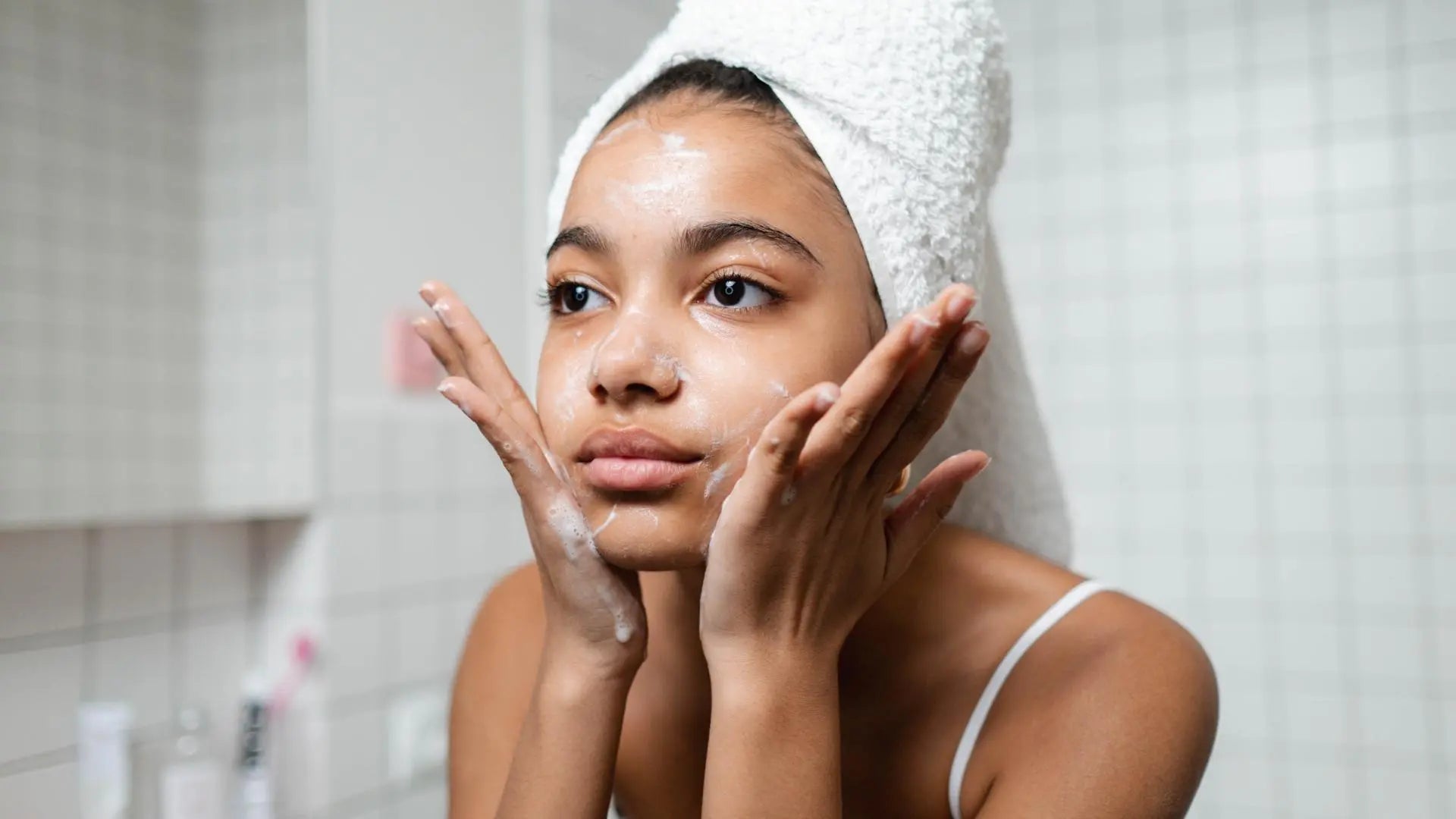 The Ultimate Guide to Water-Based Cleansing for Refreshed, Hydrated Skin - Manggo Skincare